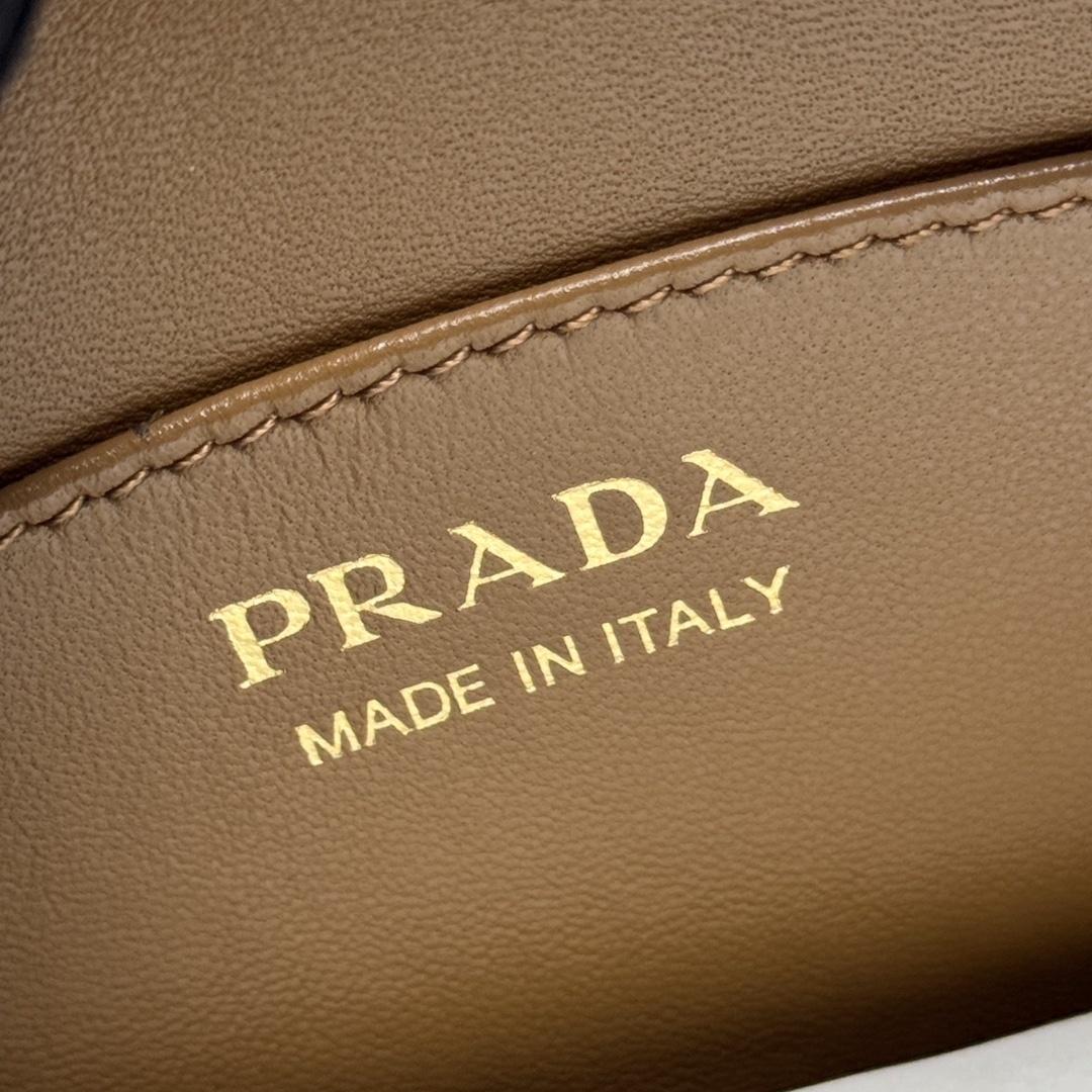 Prada 0296
