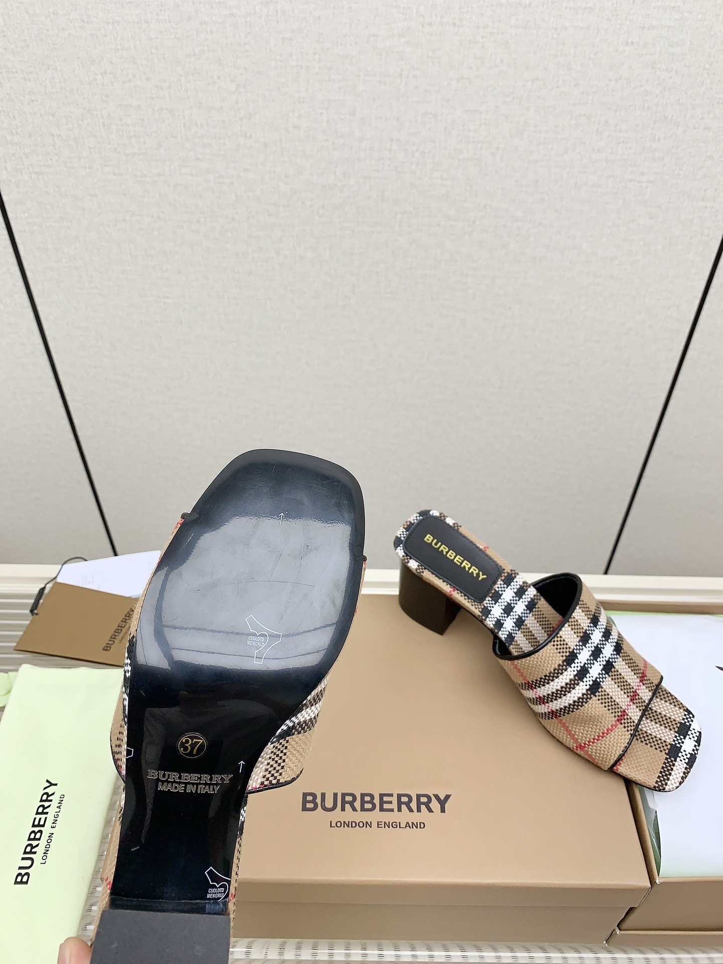Burberry 025
