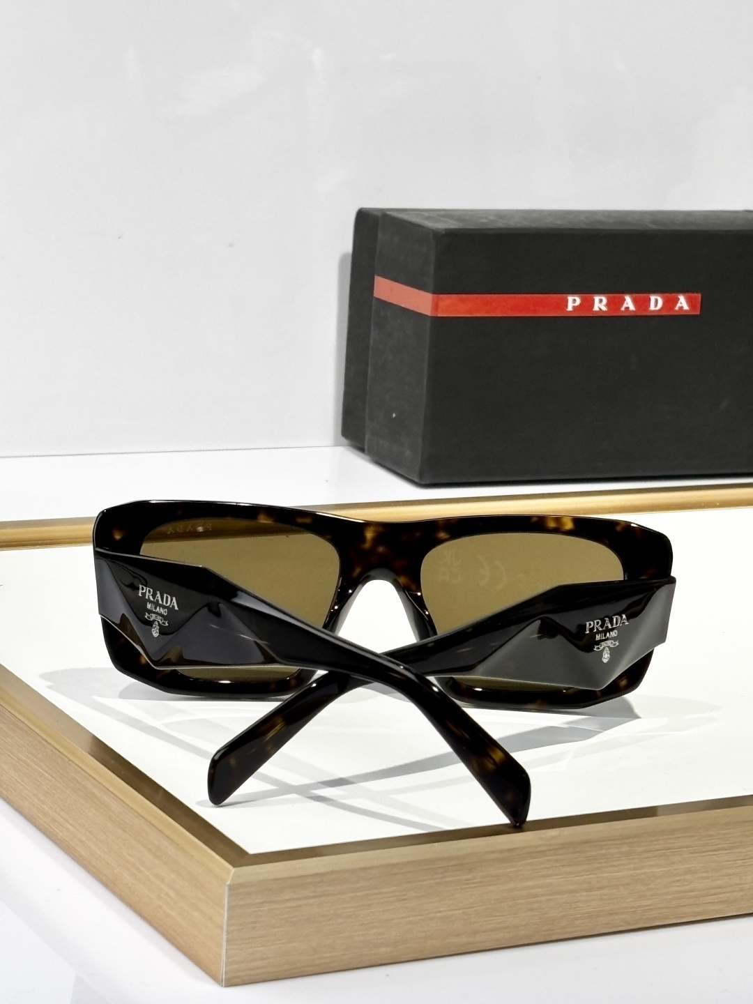 PRADA 0001