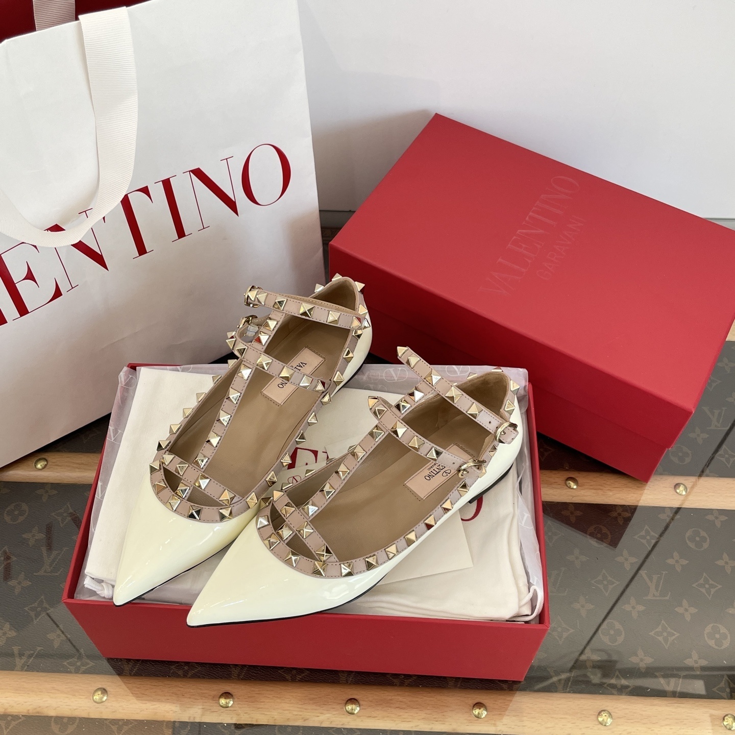 Valentino 0038