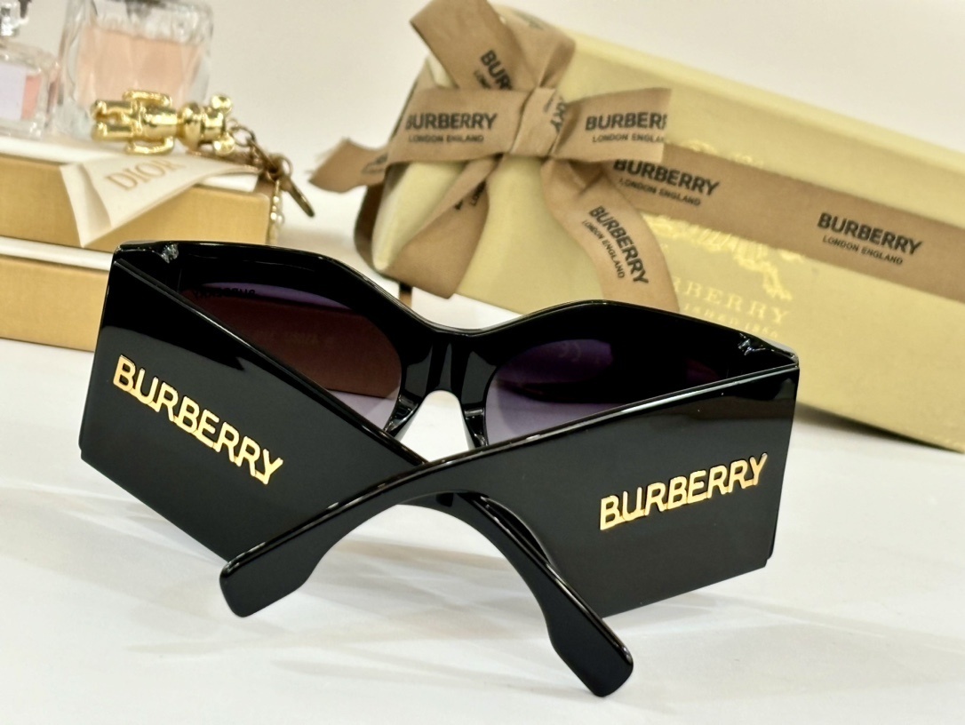 BURBERRY 0008