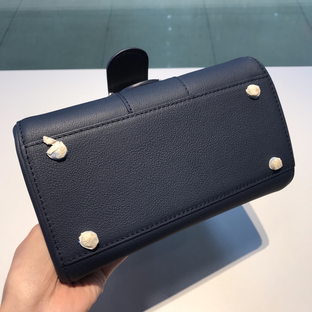Delvaux 0230