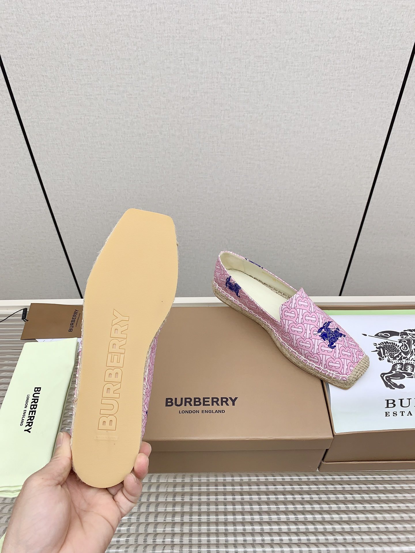 Burberry 000