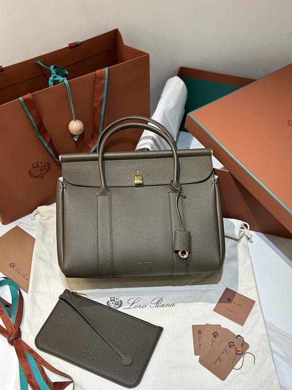Delvaux 0128