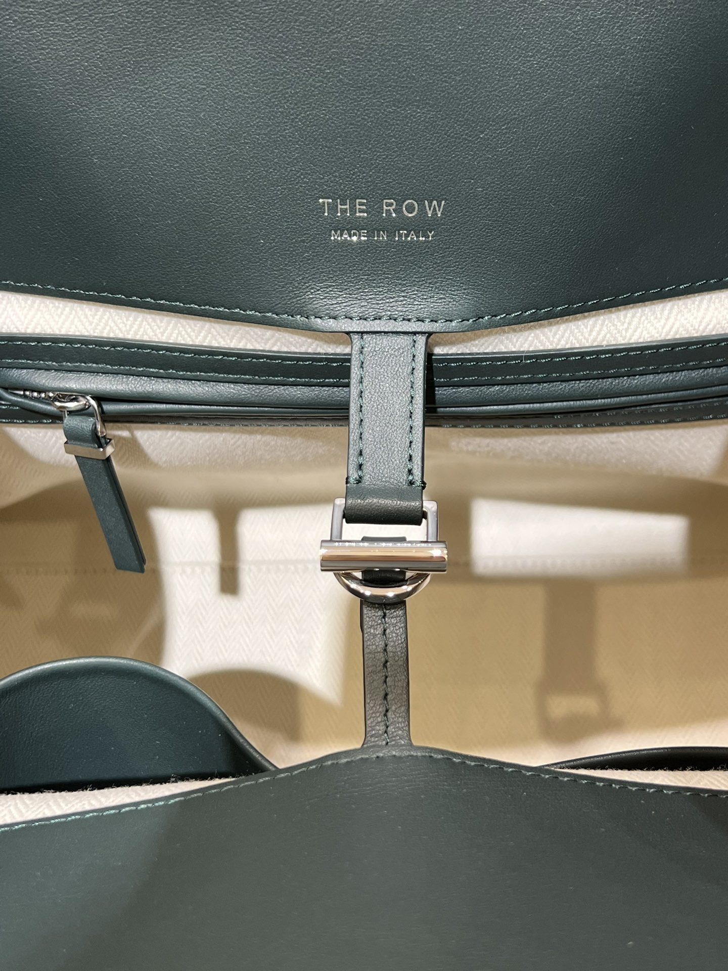 THEROW 0016