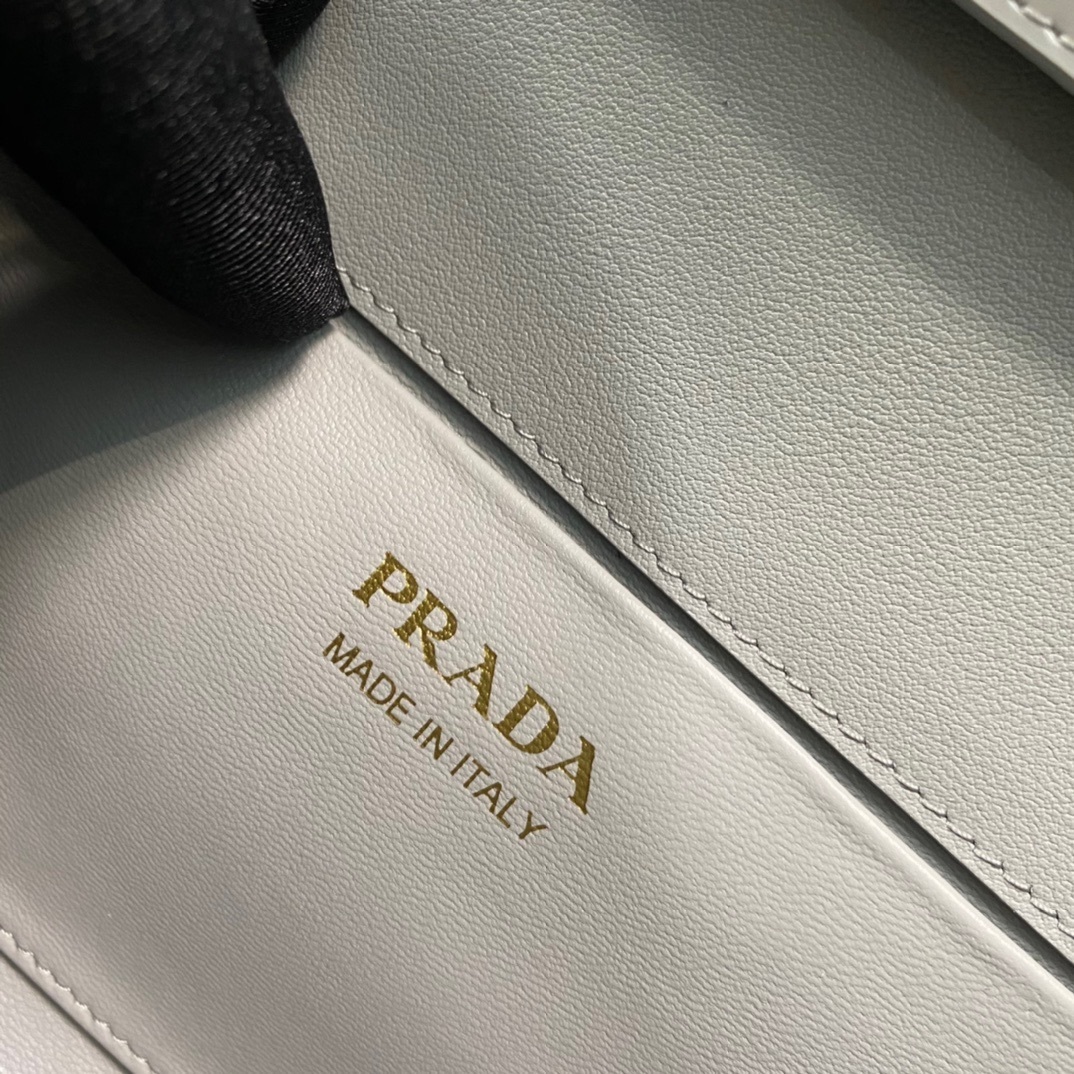 PRADA 0053
