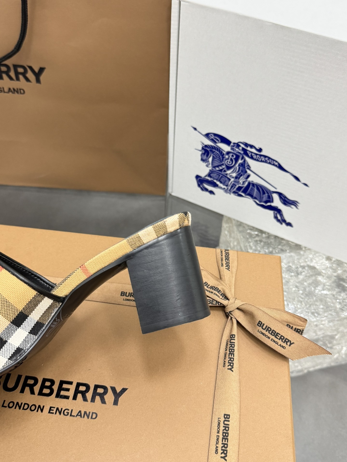 Burberry 028