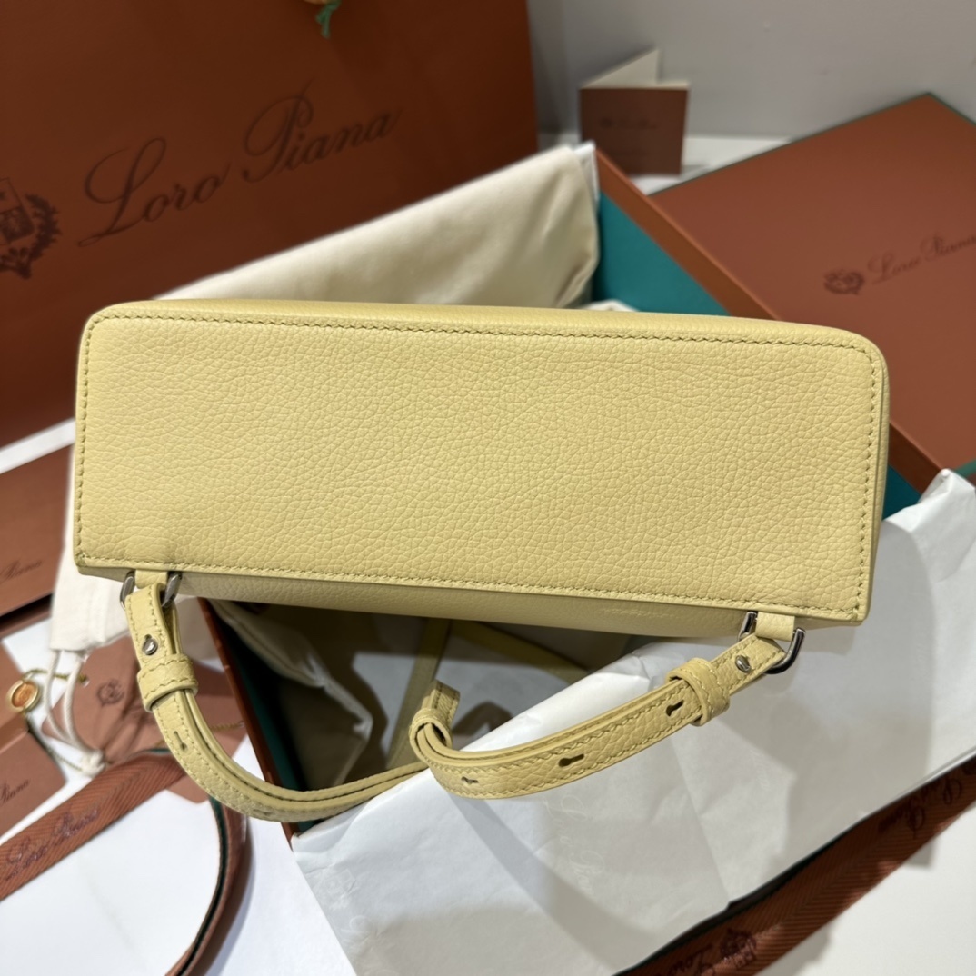 Delvaux 0090
