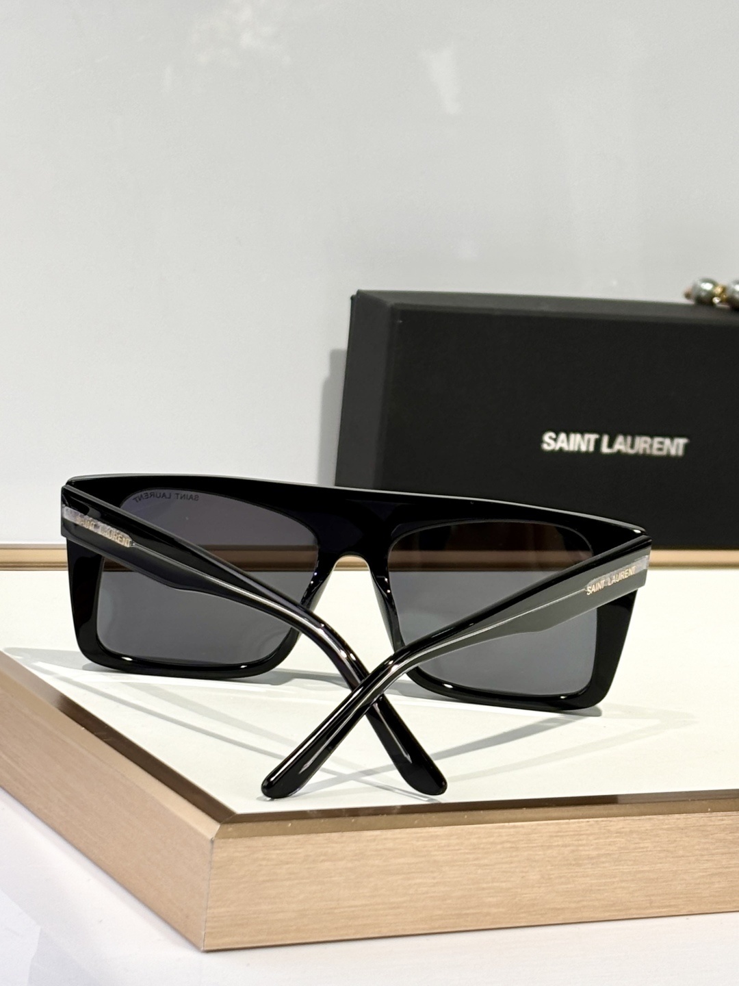 SAINTLAURENT 0004