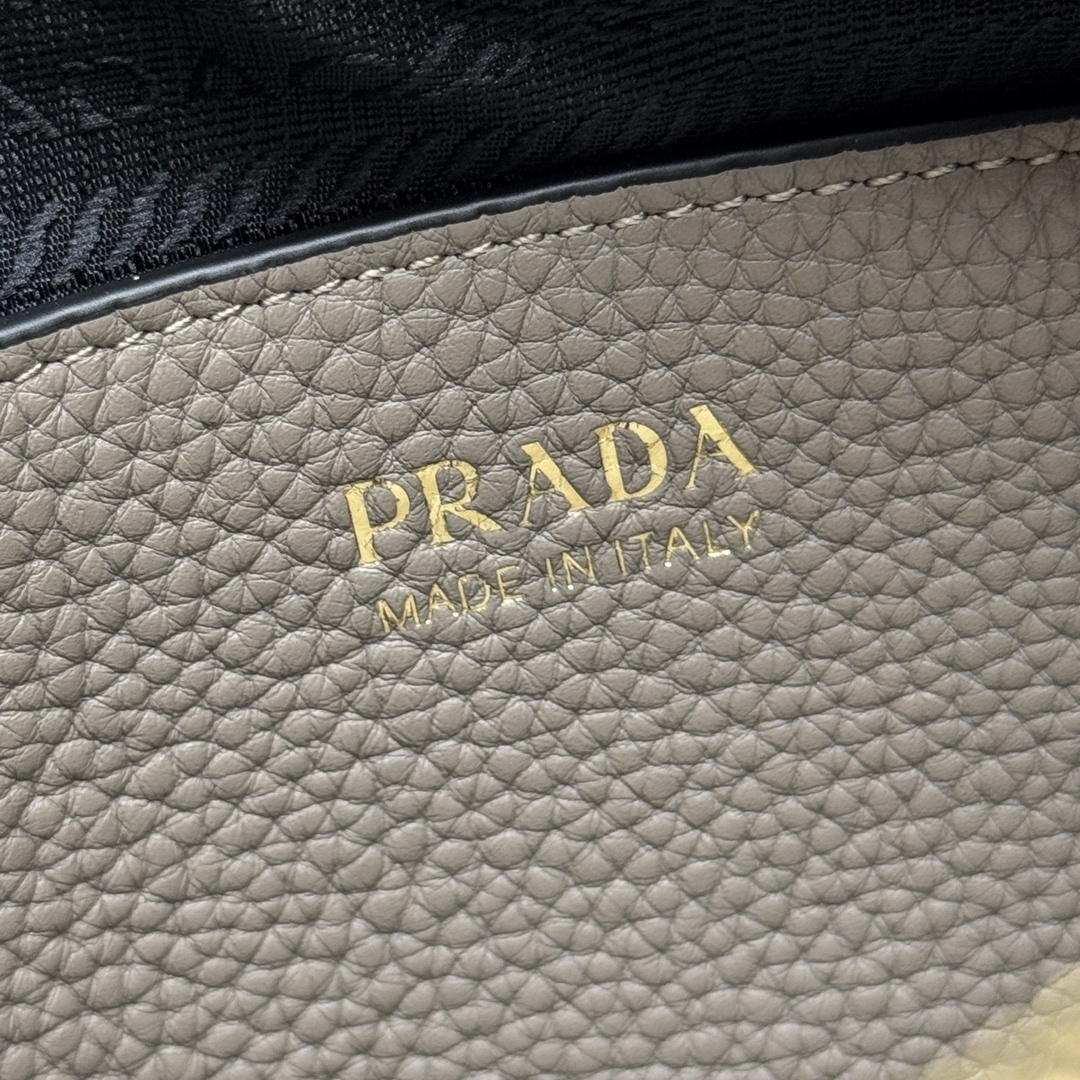 Prada 0044