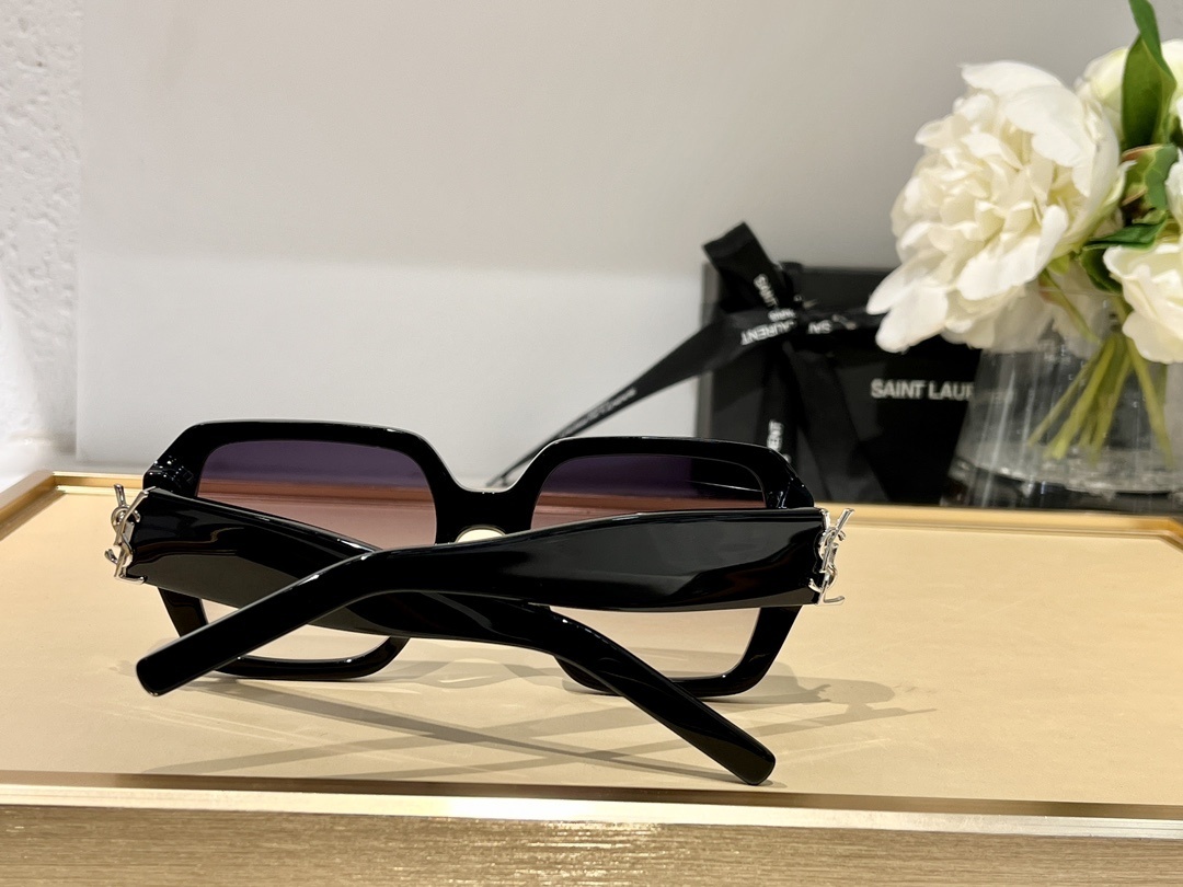 SAINTLAURENT 0048