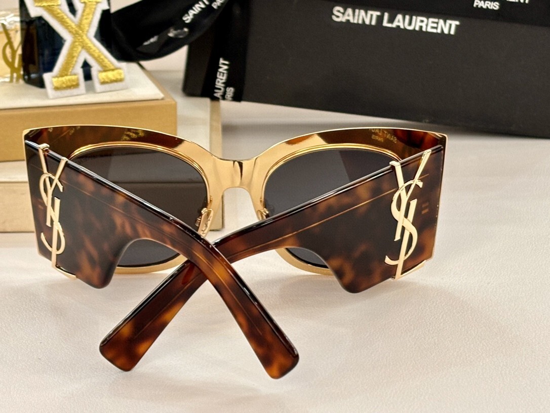 SAINTLAURENT 0016