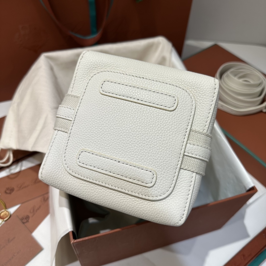 Delvaux 0118