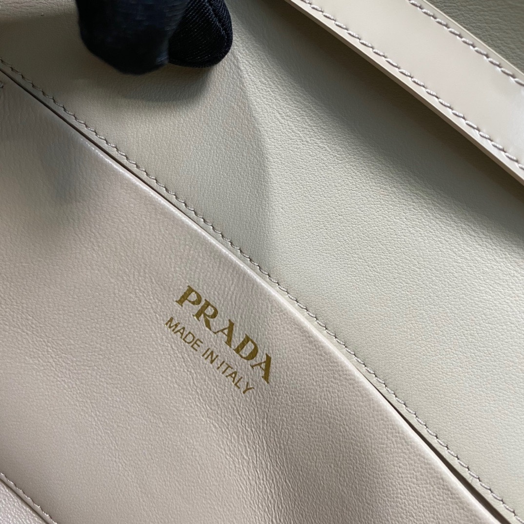 PRADA 0054