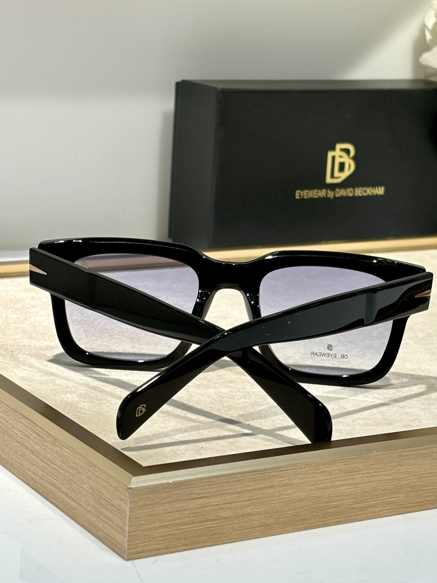 Beckham glasses 004