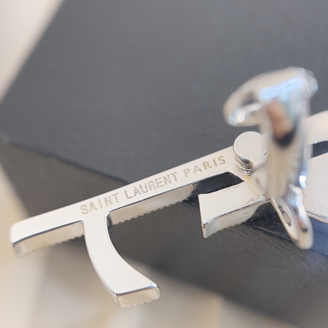 Yves Saint Laurent 003