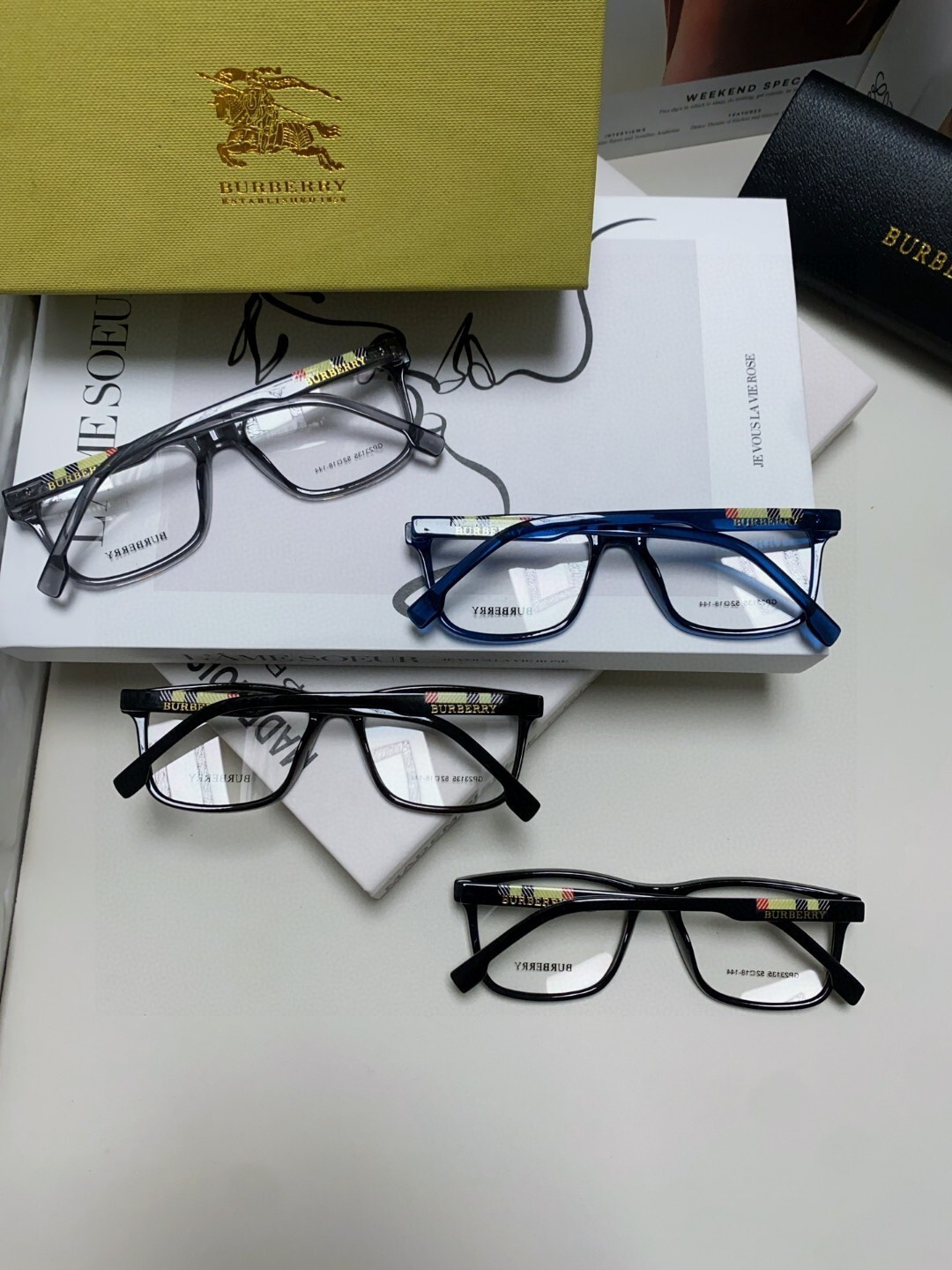BURBERRY 0105