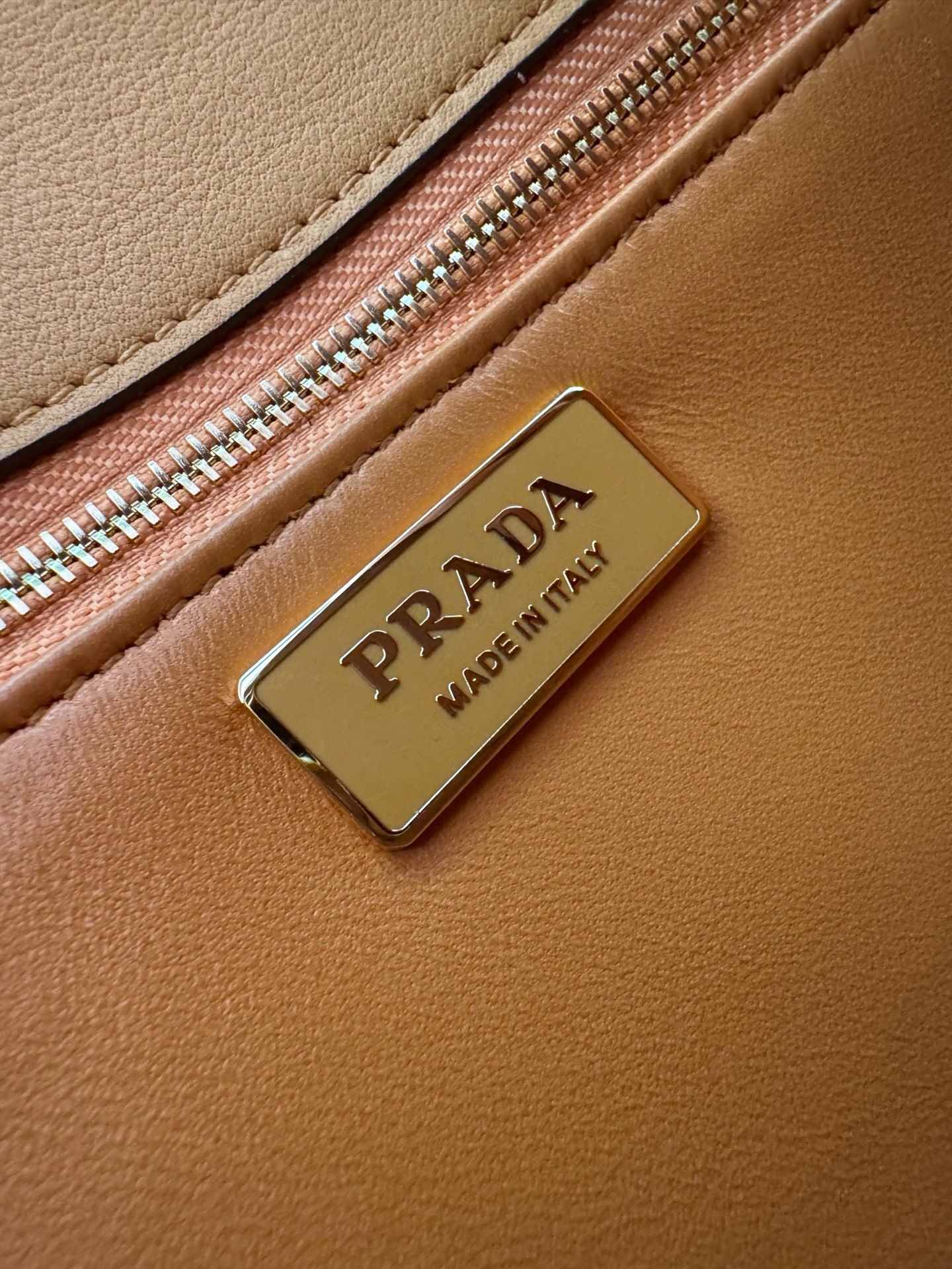 Prada 0277