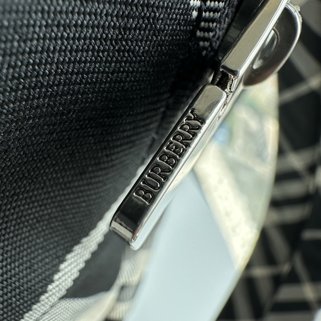 Burberry 0100