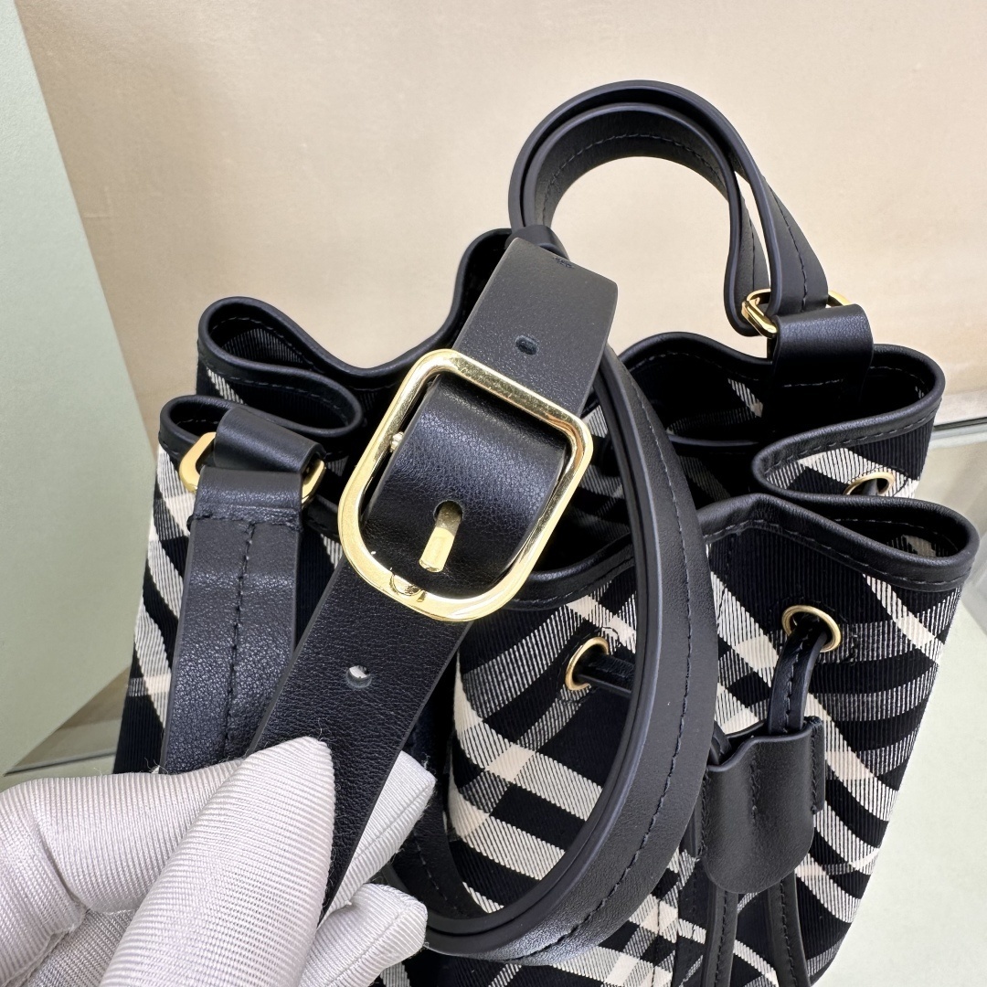 BURBERRY 0438