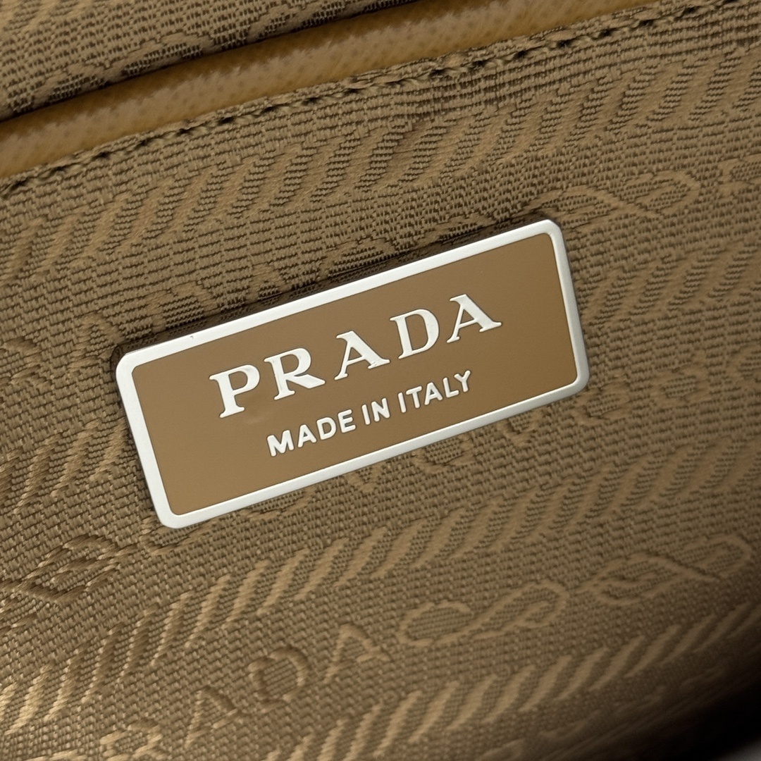 PRADA 0005