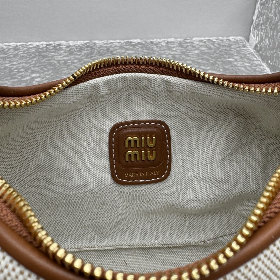 Miu Miu 0023