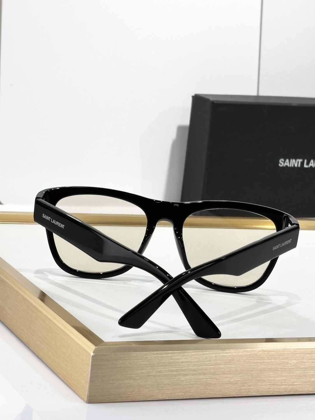 SAINTLAURENT 0053