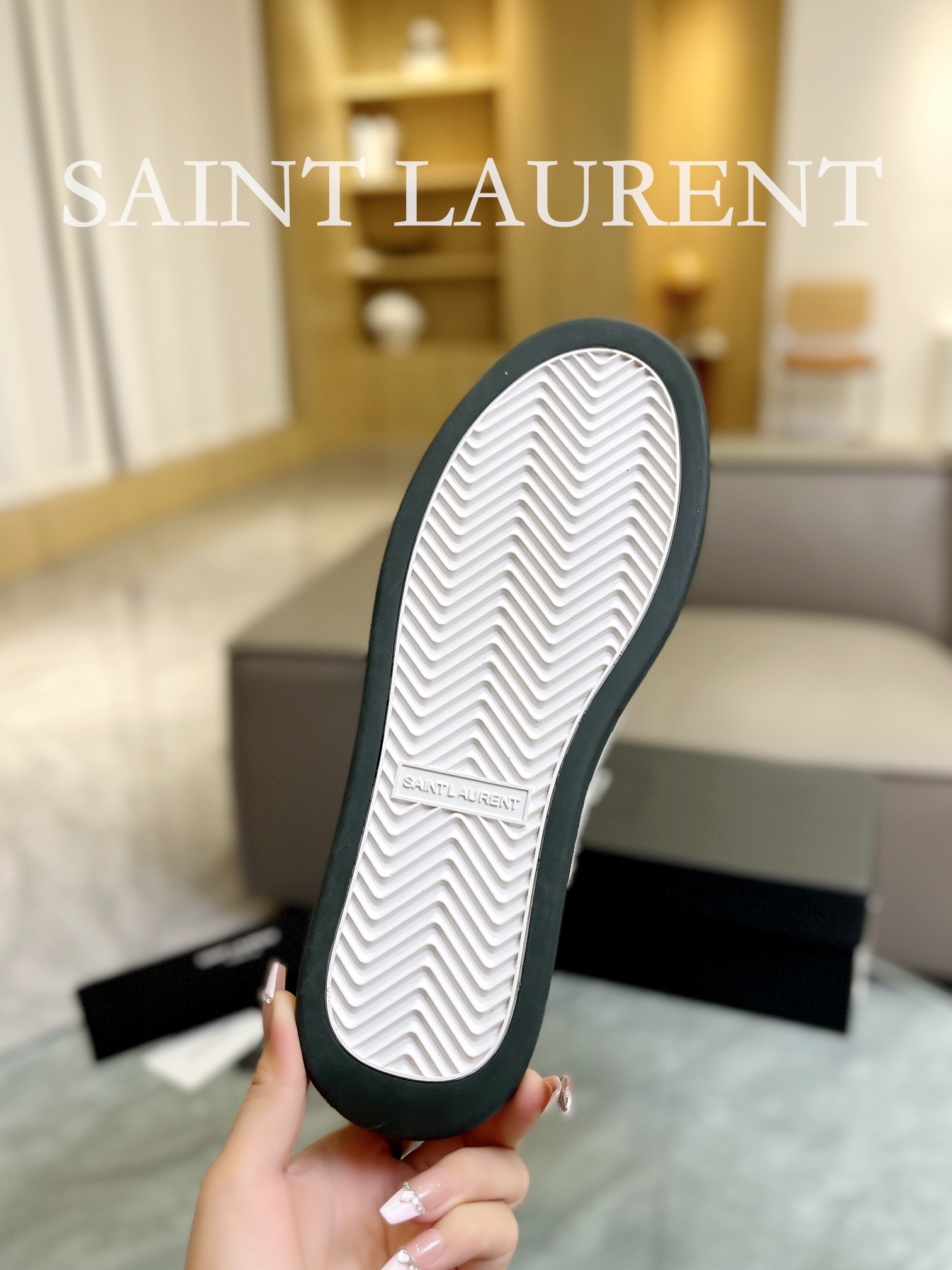 YSL 054
