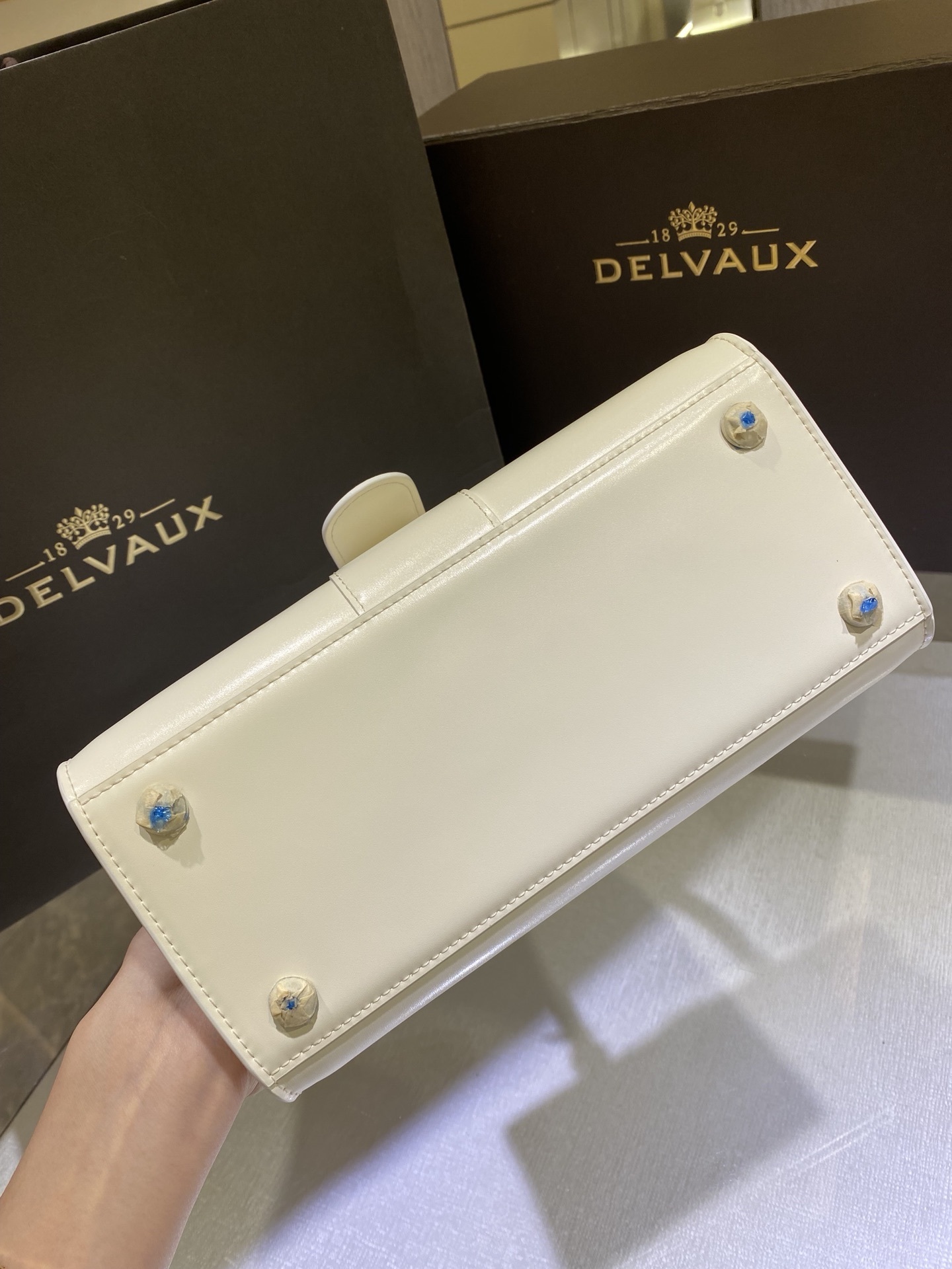 Delvaux 0012