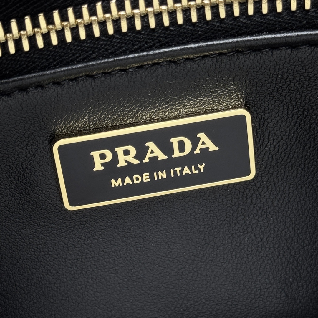 Prada 0153