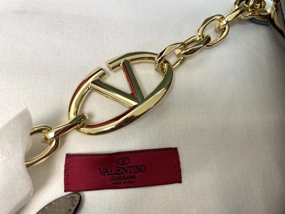 Valentino 0018