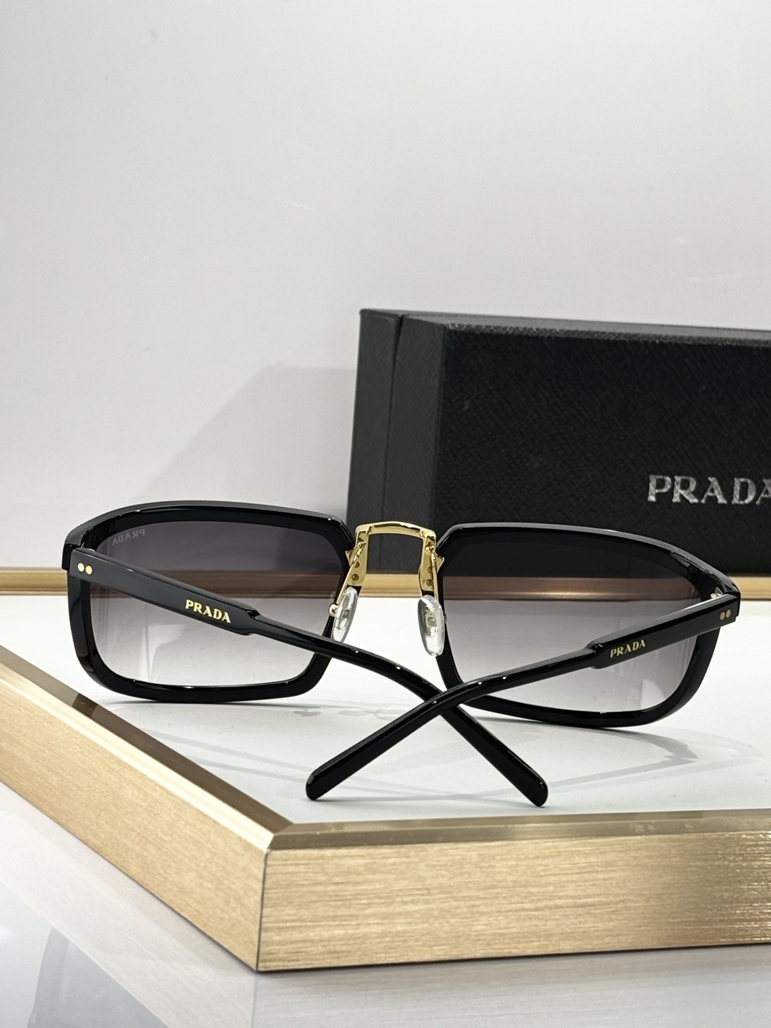 PRADA 0111