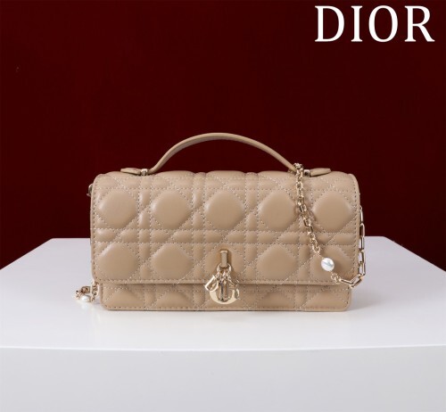 DIOR0685