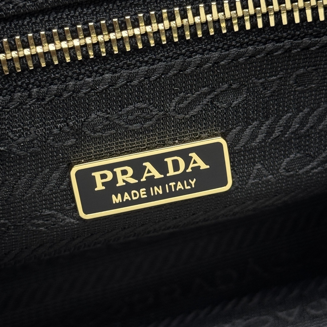 PRADA 0166