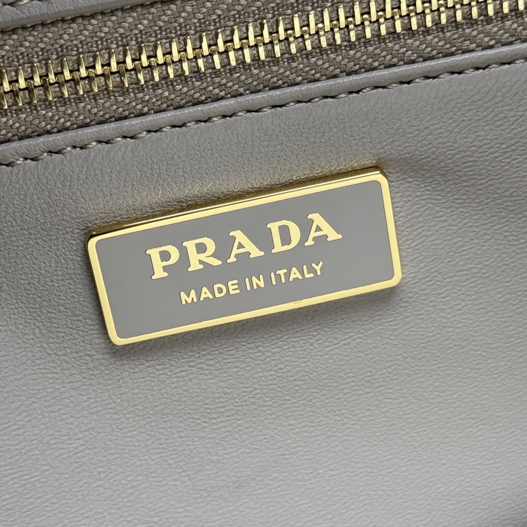 Prada 0220