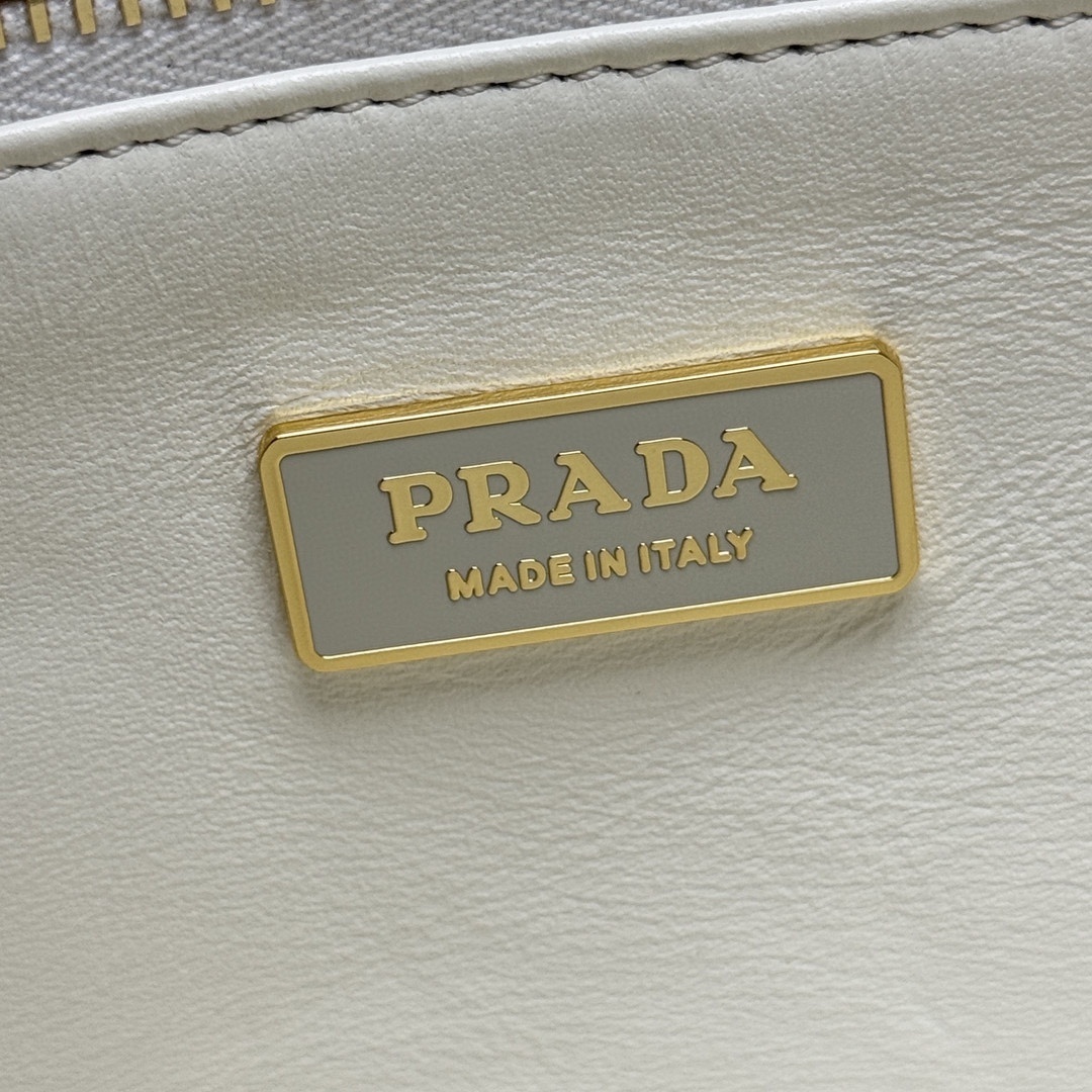 Prada 0152