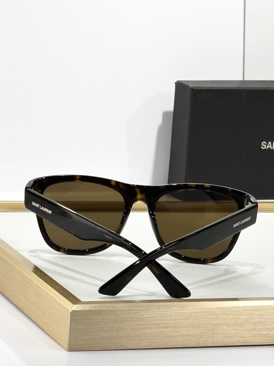 SAINTLAURENT 0050