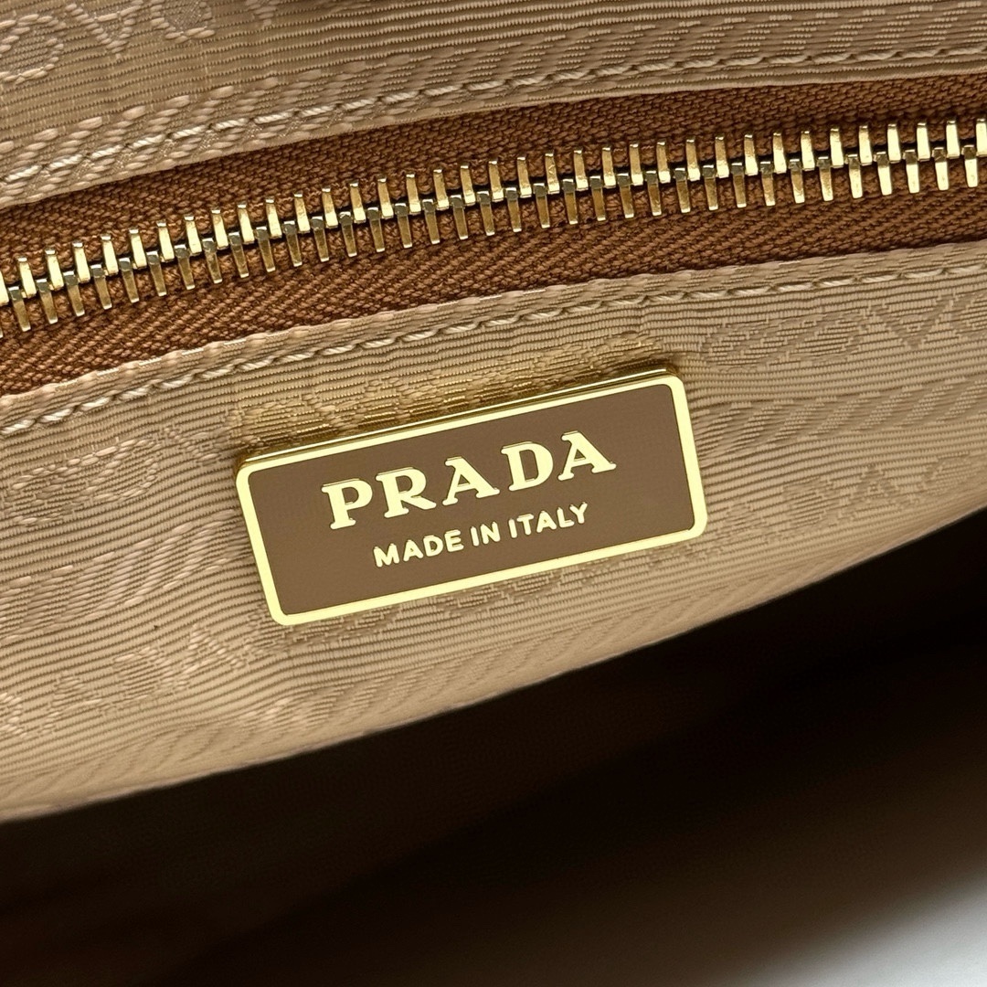 PRADA 0018