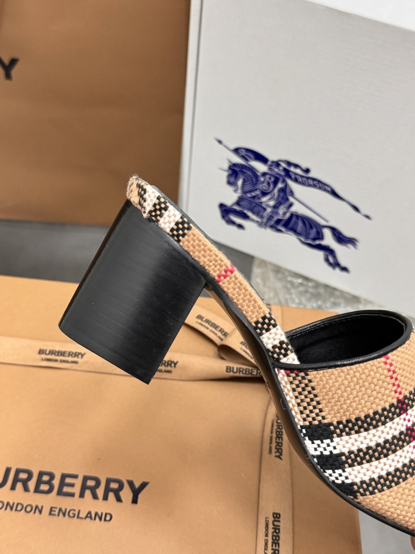 Burberry 027