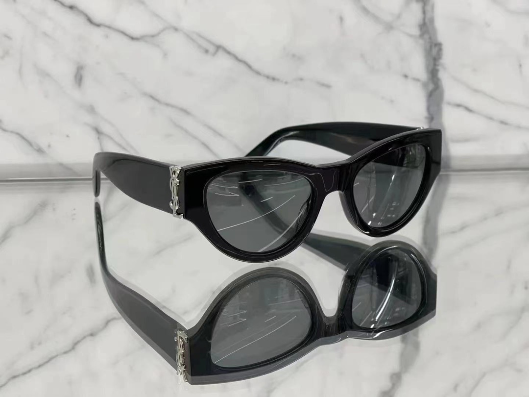 SAINTLAURENT 0020
