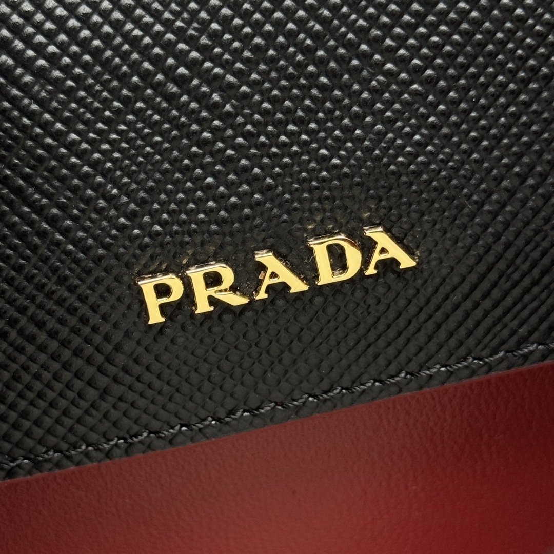 Prada 0160
