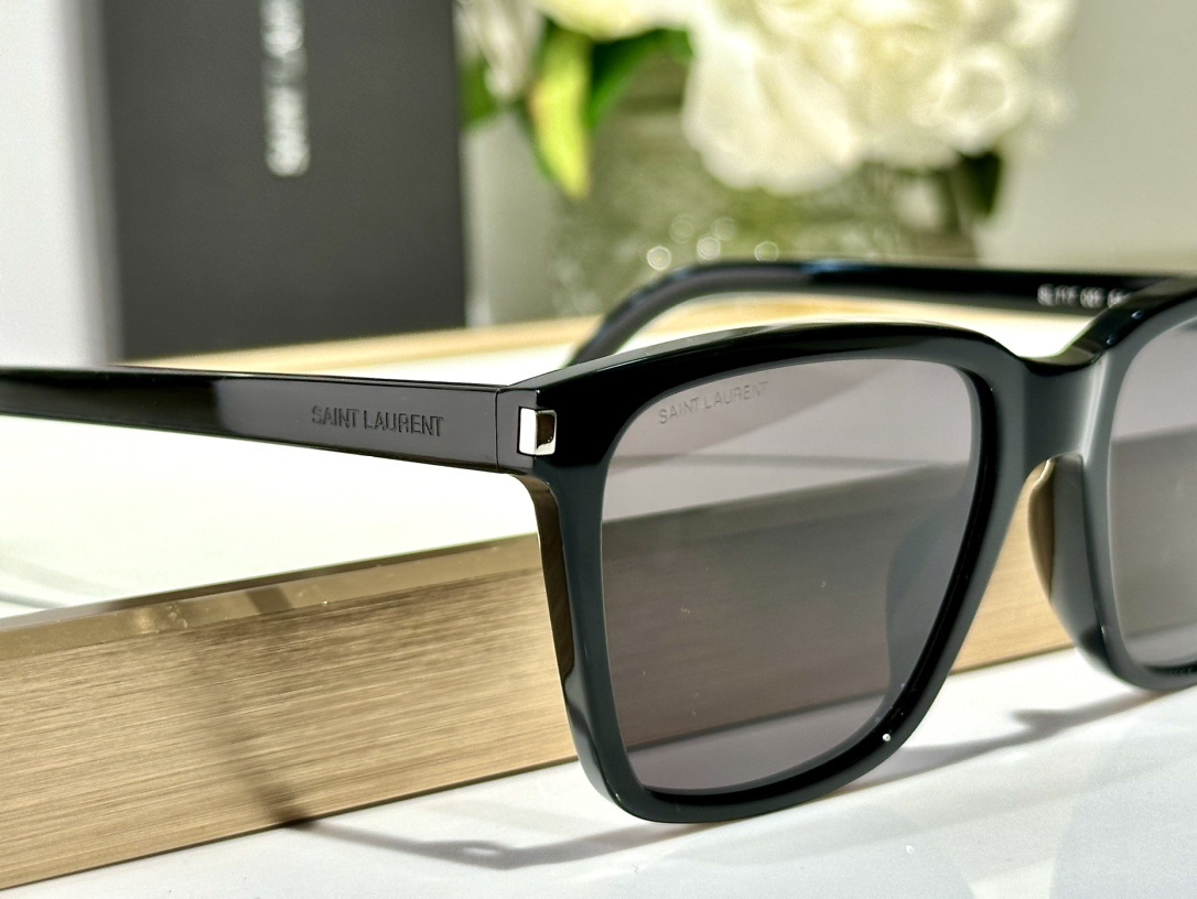 SAINTLAURENT 0052
