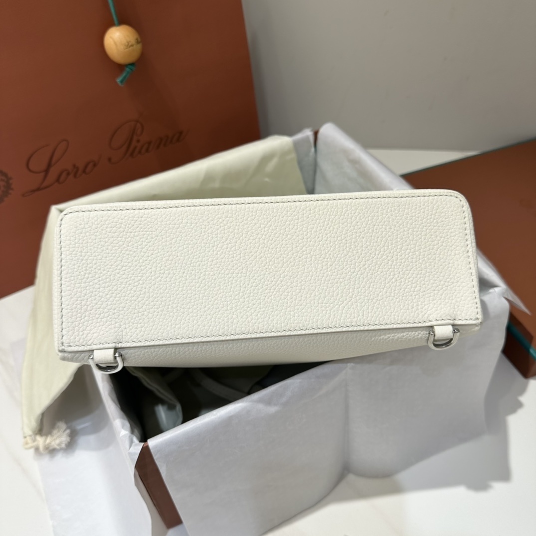 Delvaux 0233