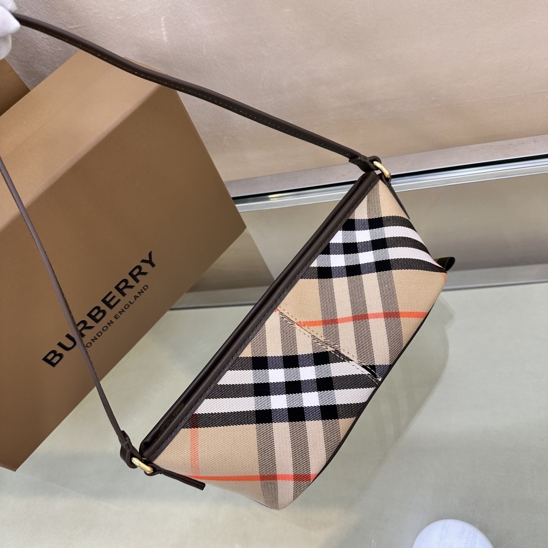 BURBERRY 0054