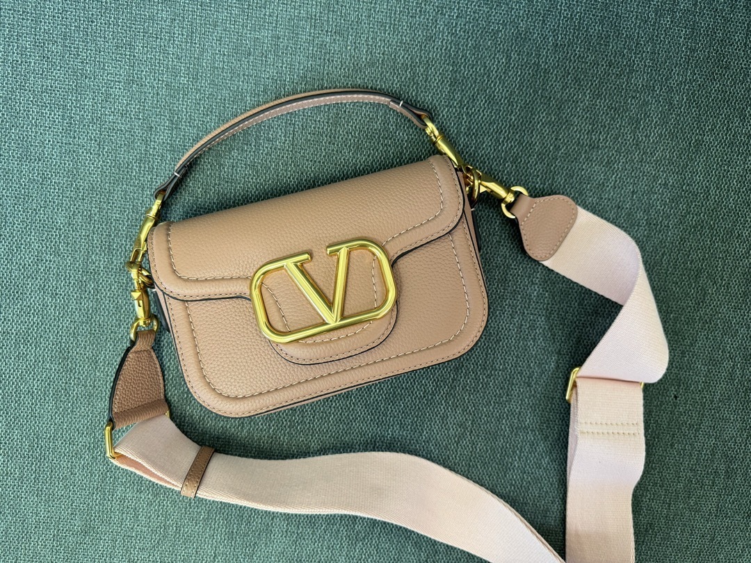 Valentino 012