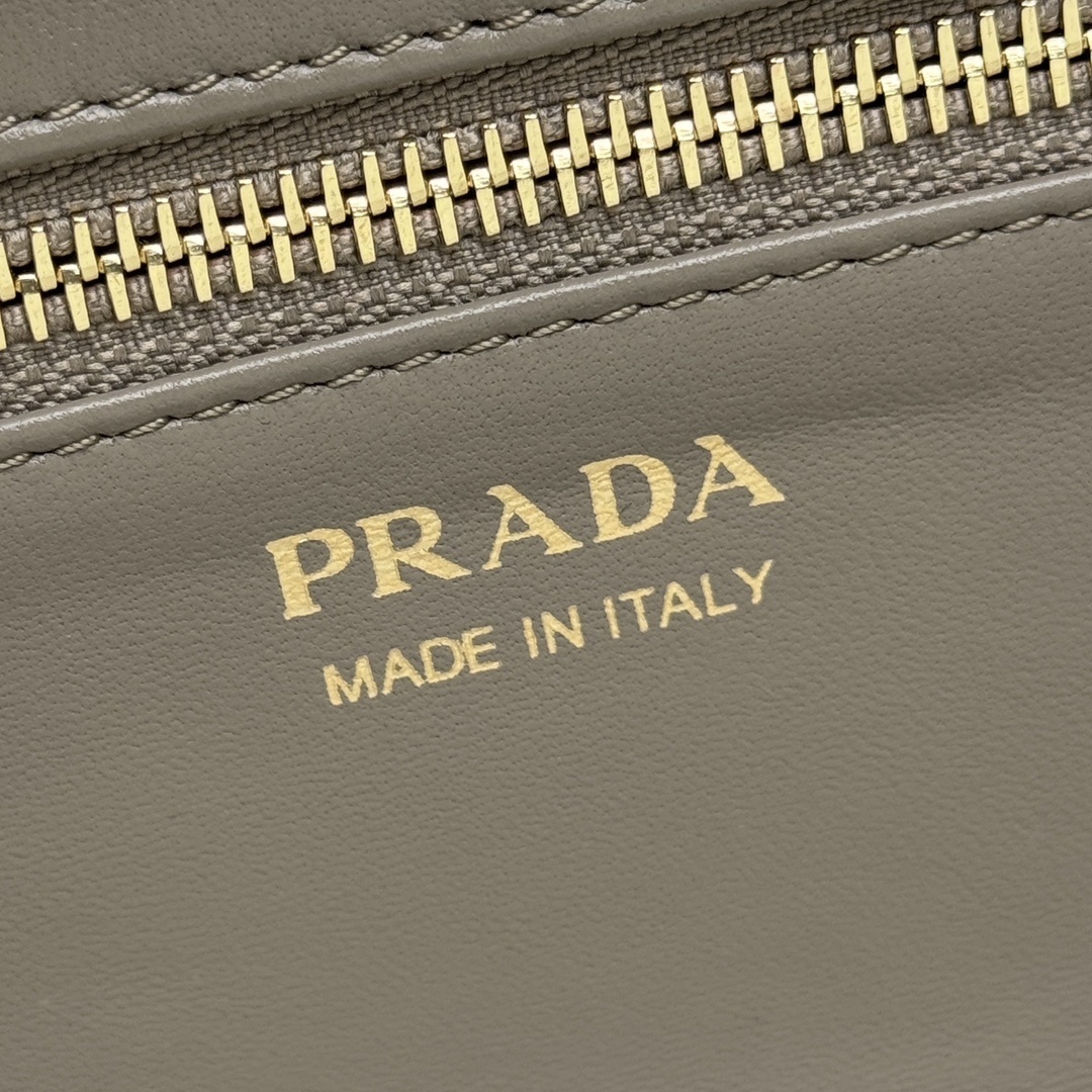 Prada 0118