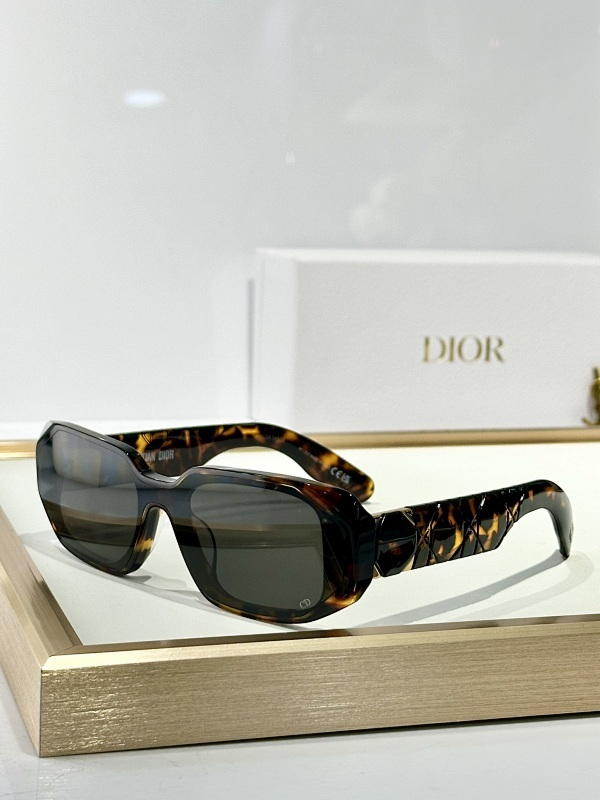 DIOR0168