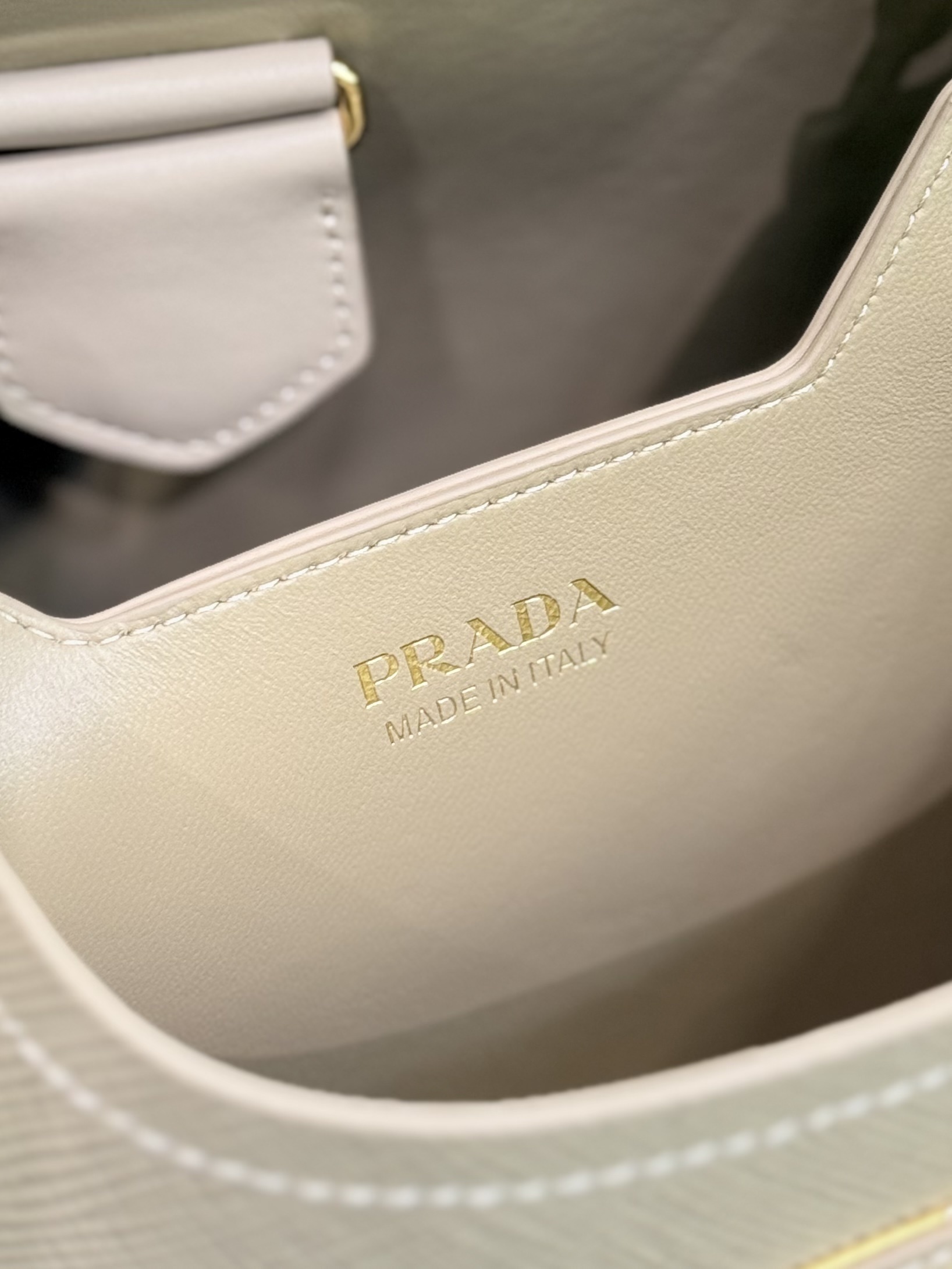 PRADA 0057