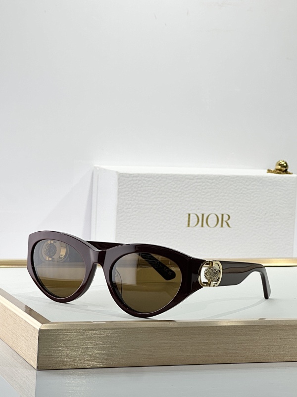 DIOR0121