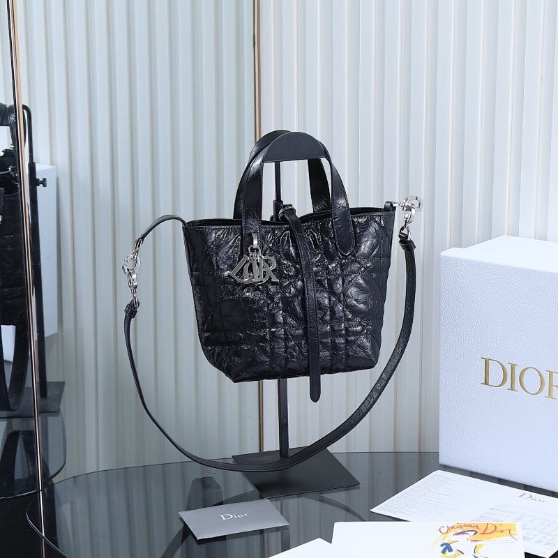 DIOR0587